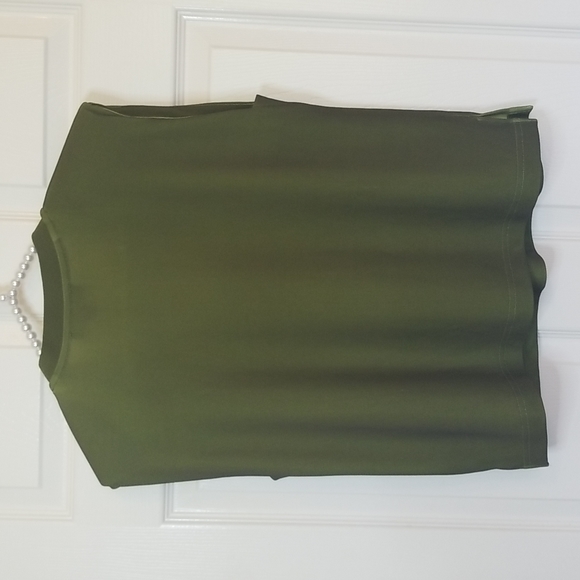 Badgley Mischka Green V-Neck Sleeveless Shirt - Picture 3 of 11
